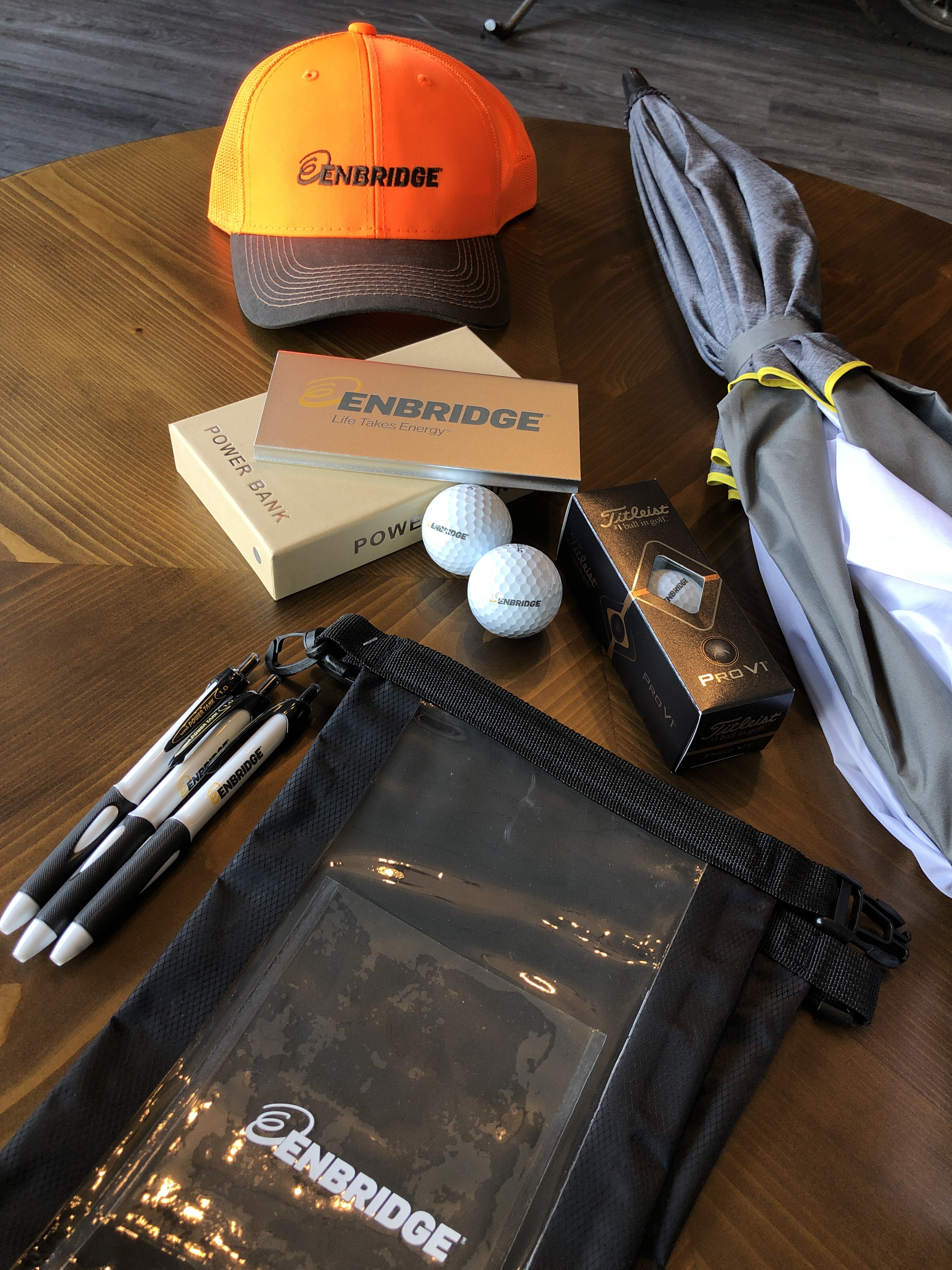 Program-Bundle-Powerbank-GolfBalls-Hats-Umbrella-CorporateConcepts-Winnipeg